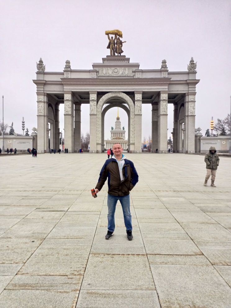  36995946  Roman, 47 ,    