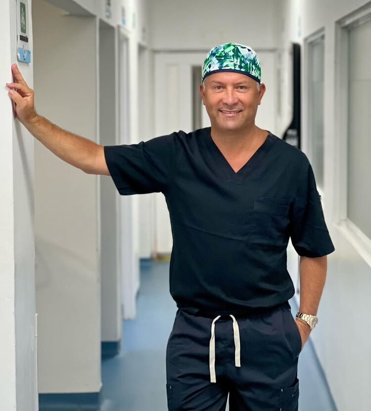  49250666  Alexander, 60 ,    