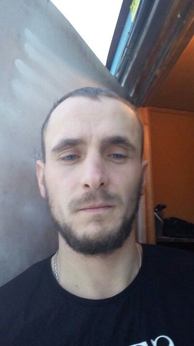  16450686  Mihal, 30 ,    