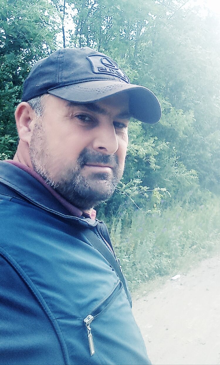  27478196  Amir, 44 ,    