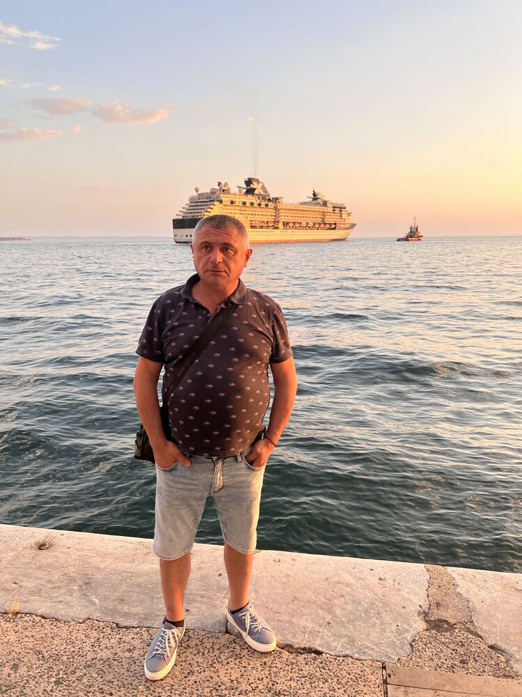  45794036  Konstantin, 50 ,    