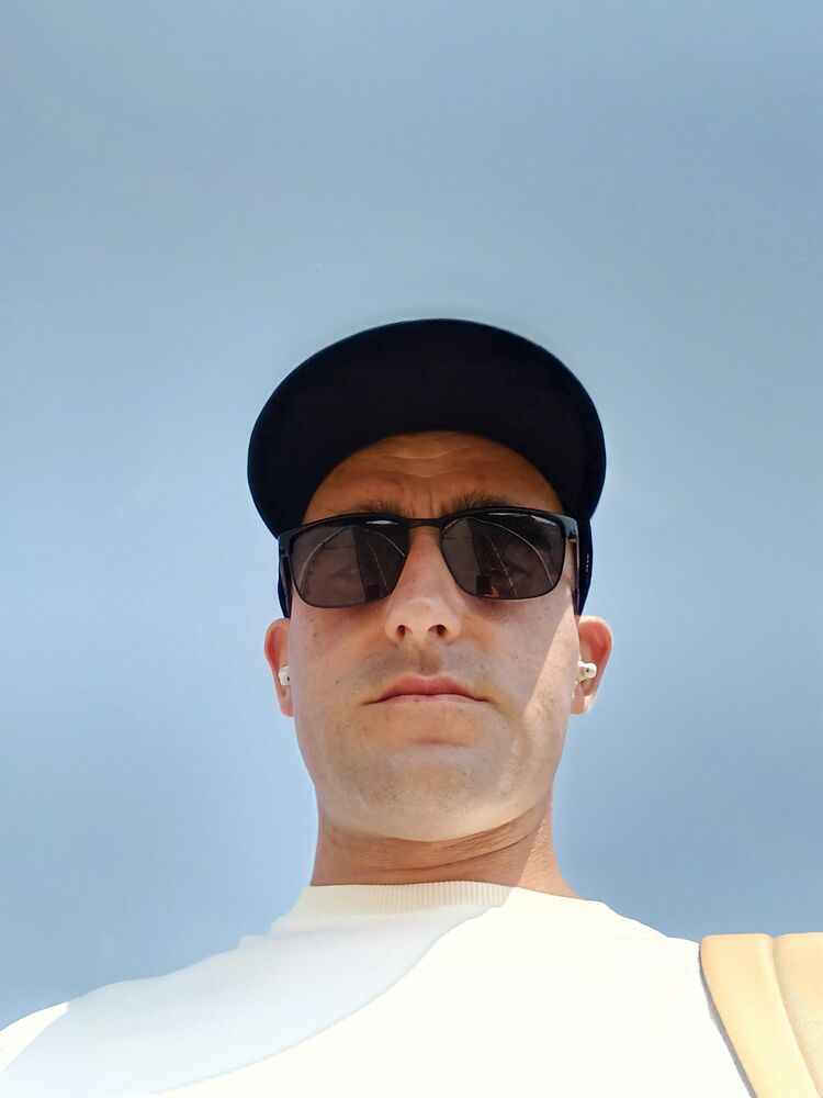  44725676  Aleksandar, 36 ,    