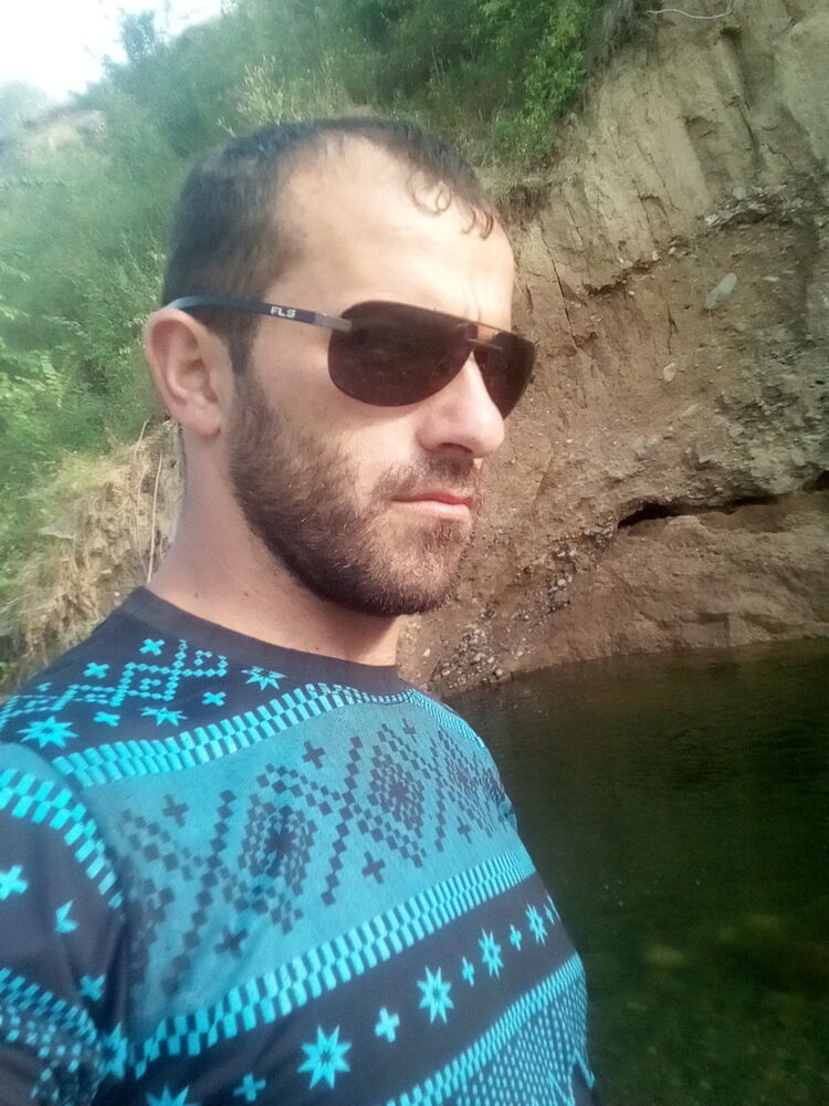  ,   Armen, 35 ,   