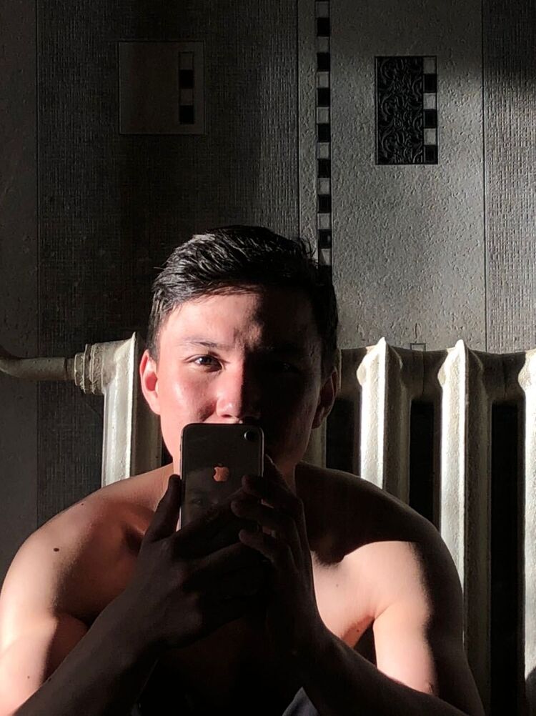  40579126  Adilet, 24 ,    