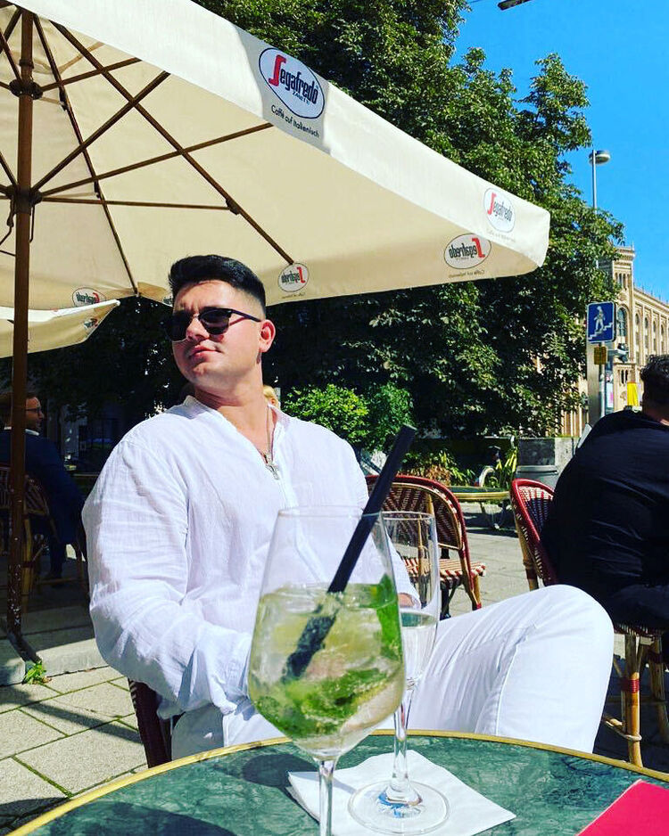  51274696  Artem, 31 ,    Wurzburg