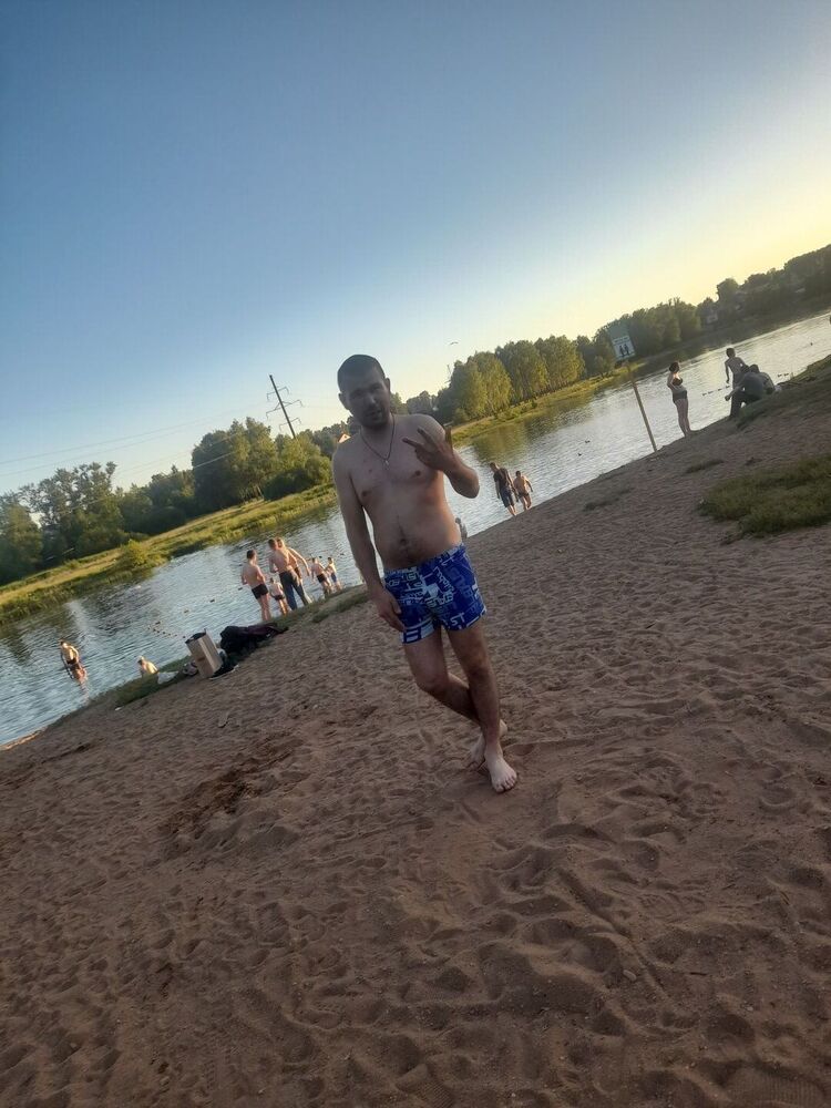  27015886  Alexander, 35 ,    