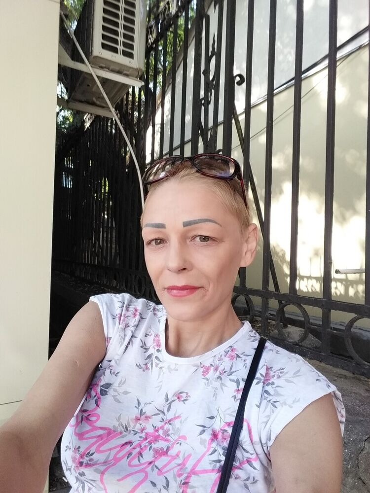  21336926  Lola, 44 ,    