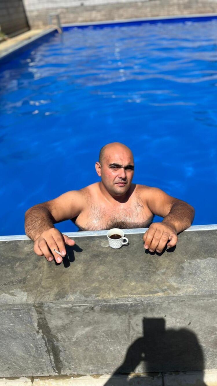  48383466  Vahe, 32 ,    