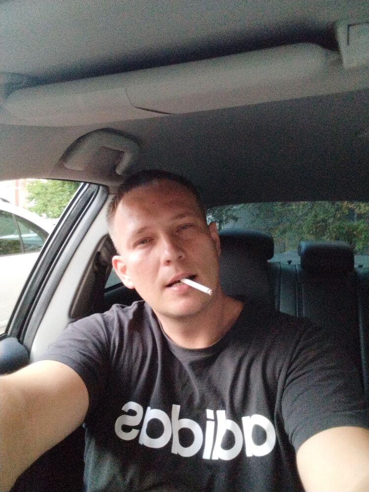  ,   Viktor, 37 ,   ,   , c 