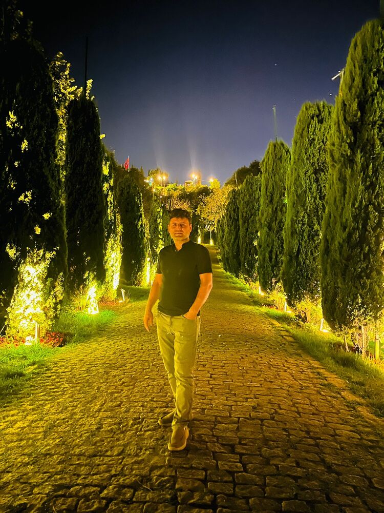  53494056  Adem, 42 ,    