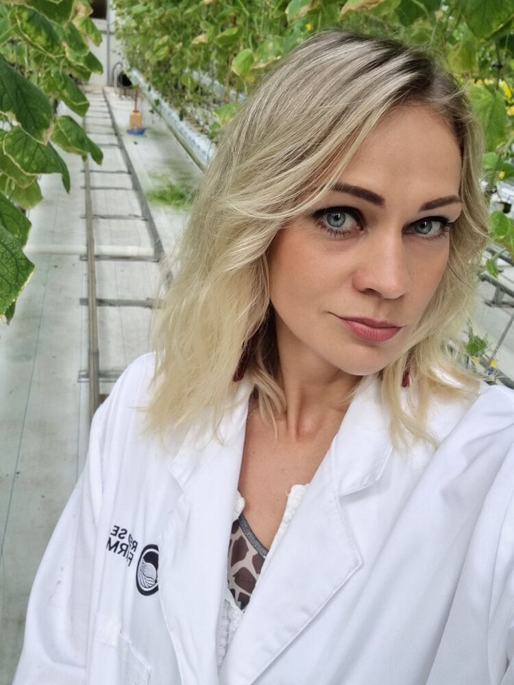  Jiddah,   Hanna, 38 ,     , c 