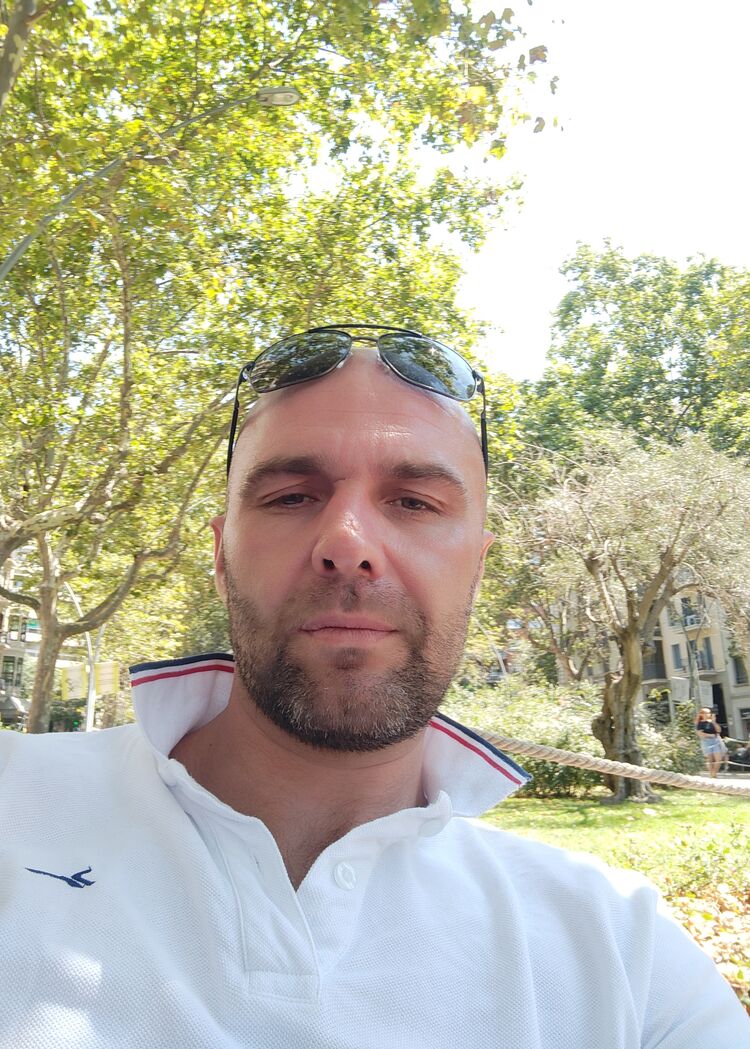  23375886  Ivan, 41 ,    Barcelona