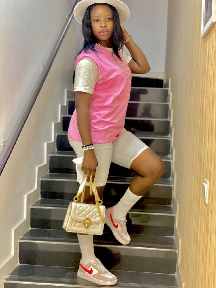  Lagos,   Princess, 34 ,     , c 