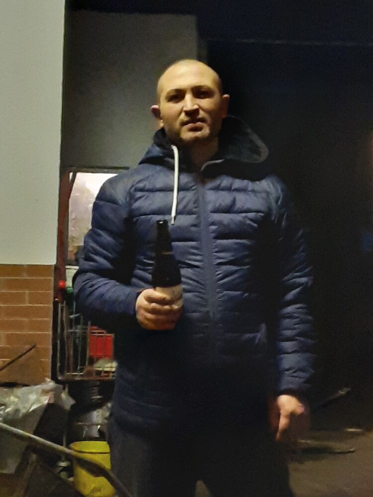  ,   Alex, 37 ,   ,   , c , 