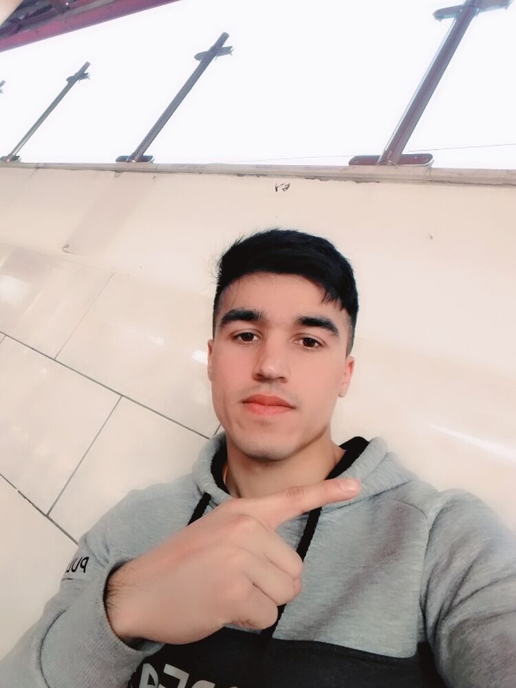  20562646  Huseyin, 32 ,    