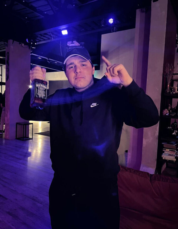  30852856  Astan, 21 ,    