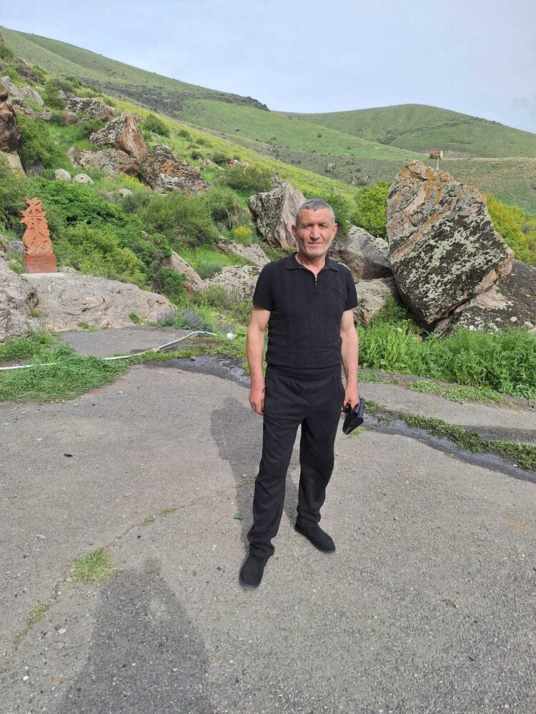  52994956  Artur, 56 ,    