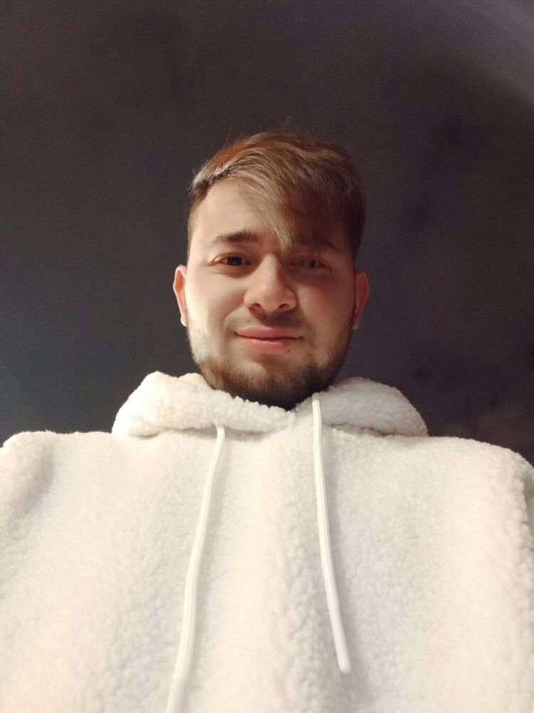  28748156  Isaa, 27 ,    