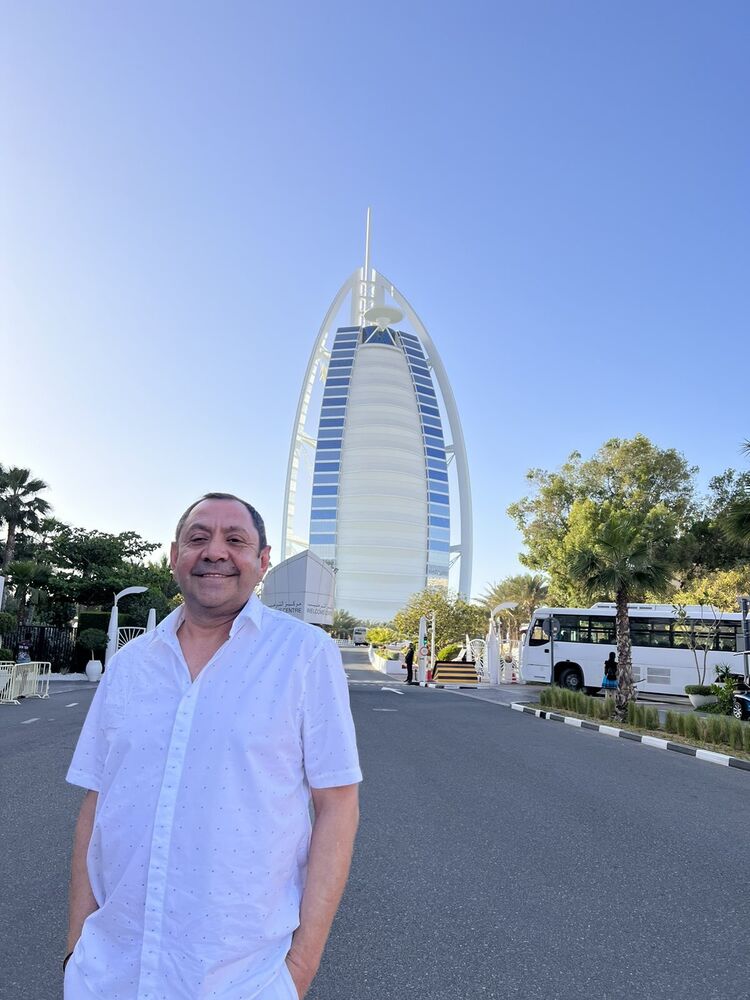  38713536  VALERIU, 44 ,    