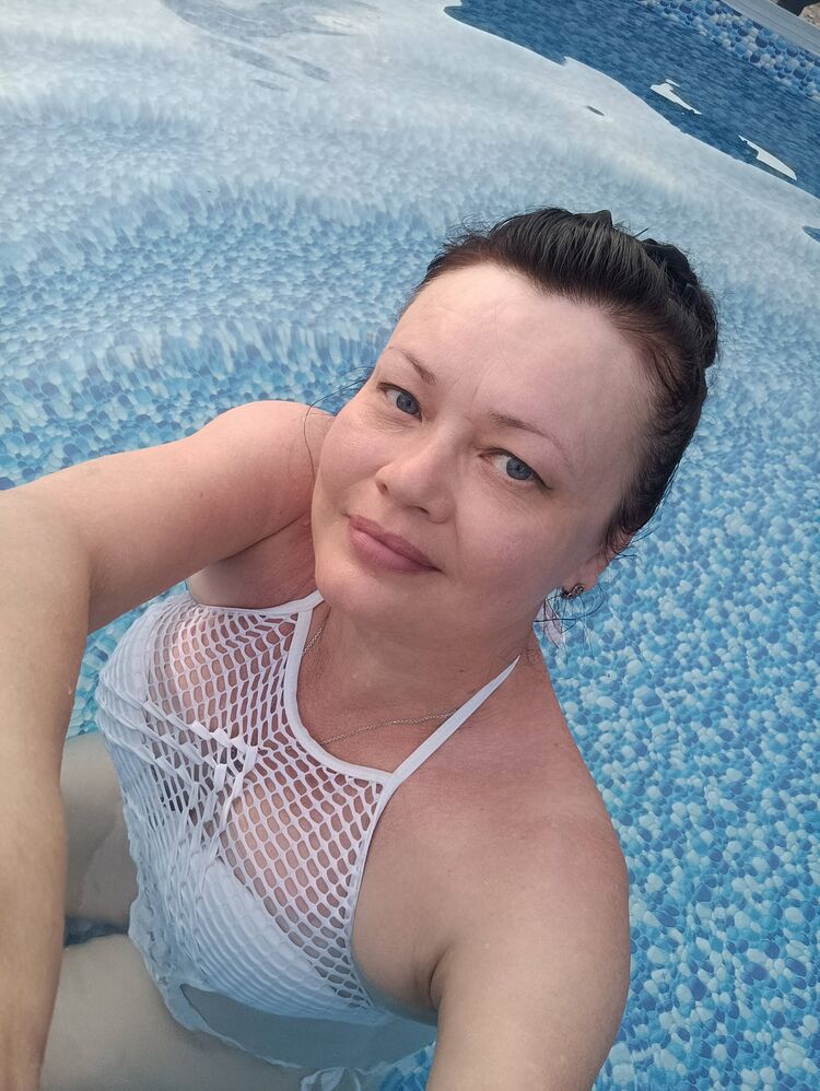  54125036  Julia, 45 ,    