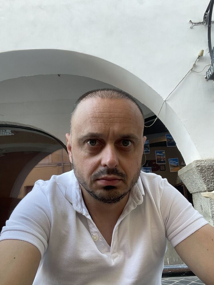  ,   Virgiliu, 39 ,     