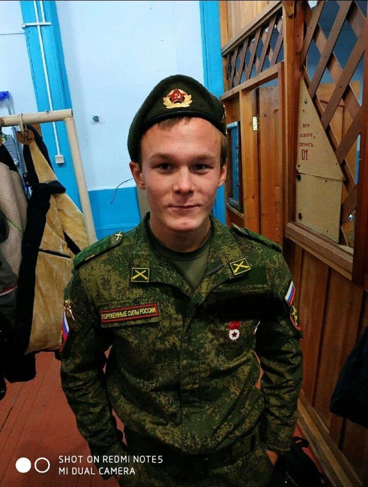  29881036  Eduard, 27 ,    