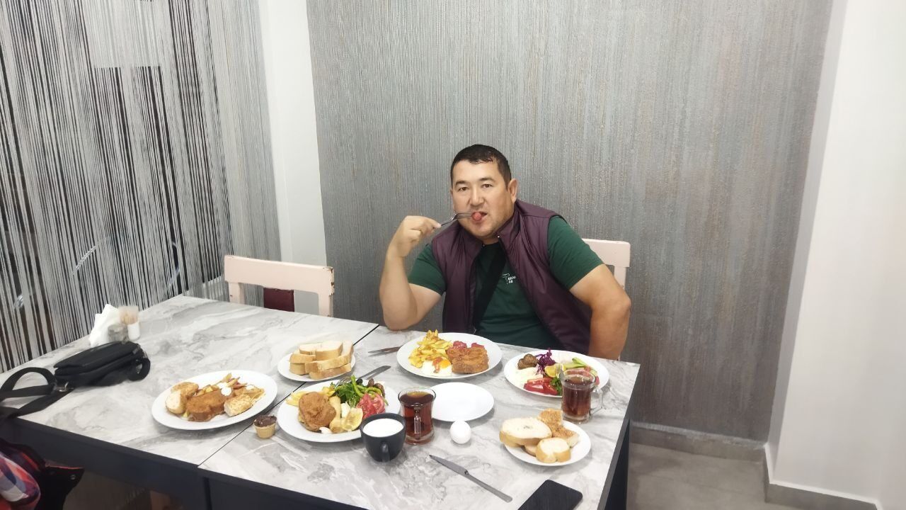  51855226  Jasur, 41 ,    