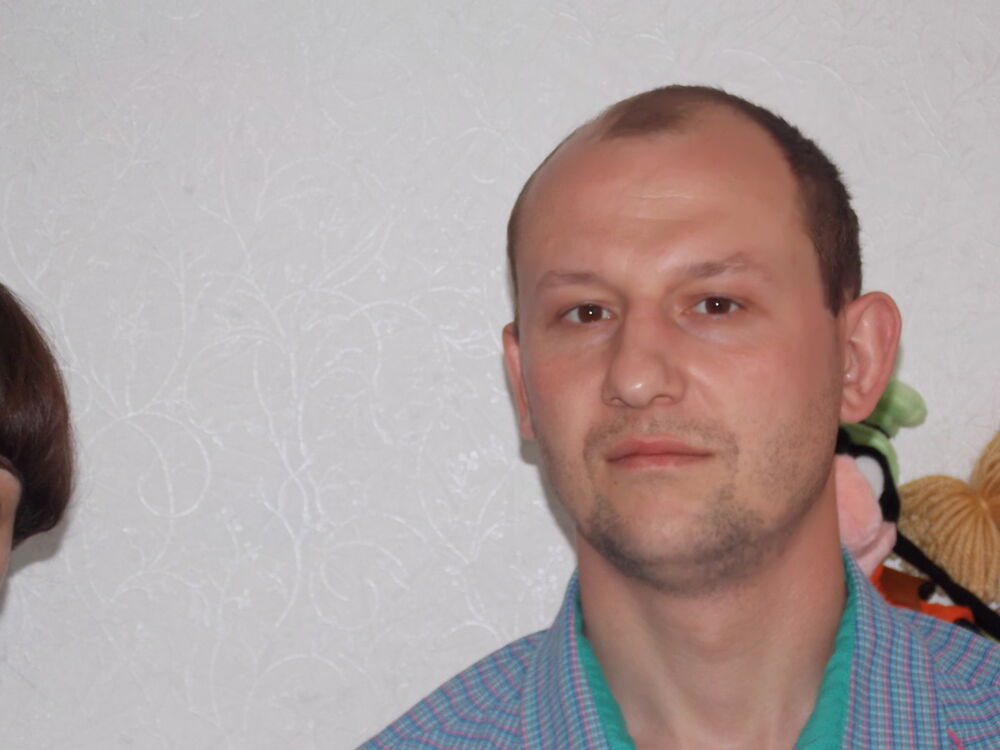  ,   Maikl, 43 ,  