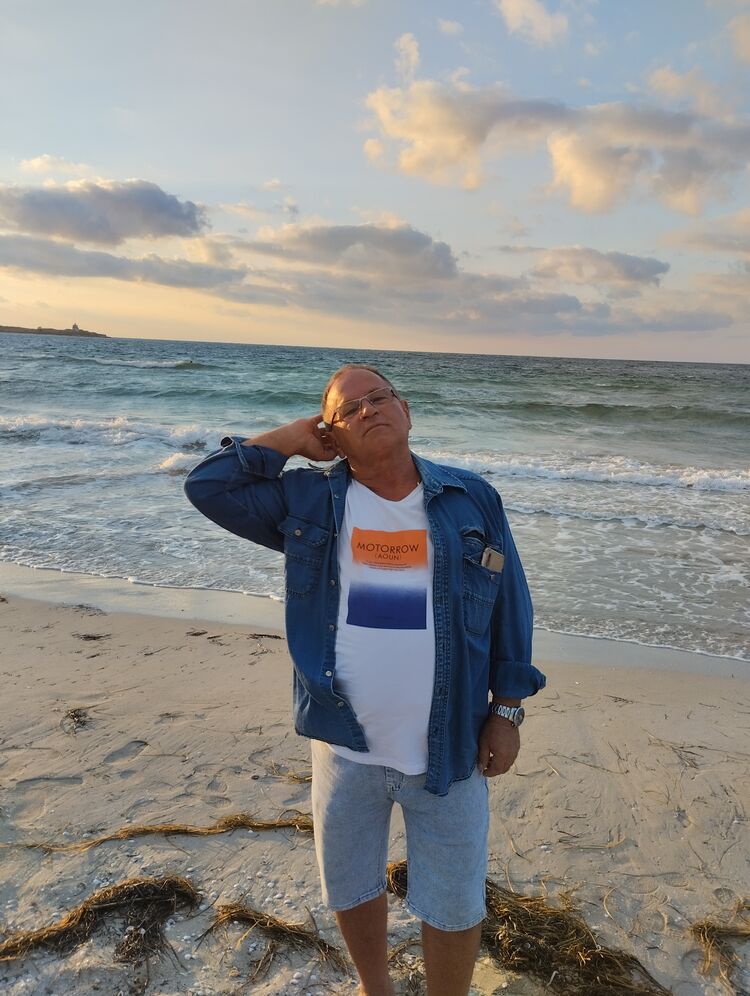  53411436  Andriy, 58 ,    