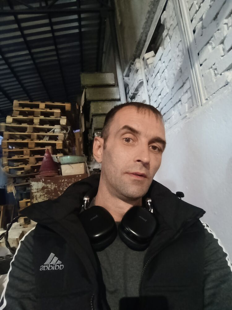 46495606  Roman, 40 ,    
