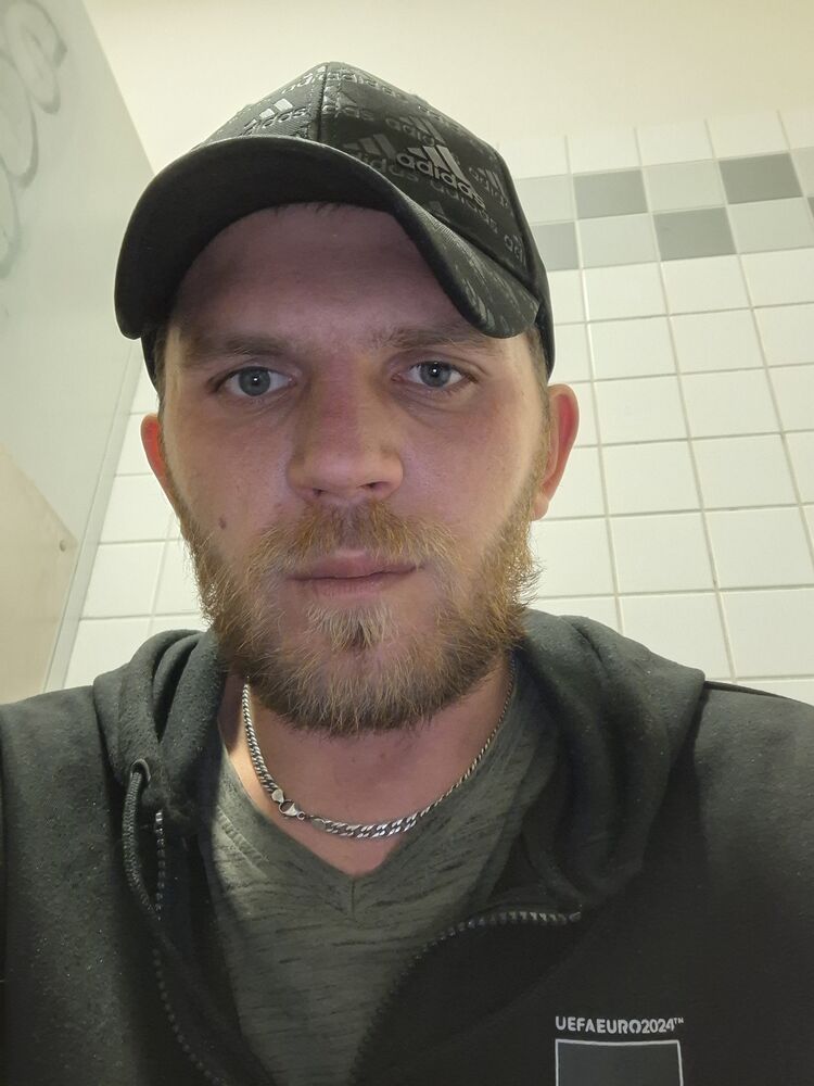  46225556  Andrej, 33 ,    Schwenningen