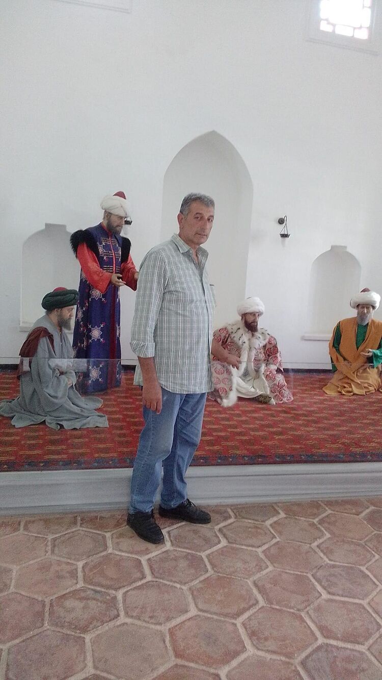  42248496  Kazim, 51 ,    