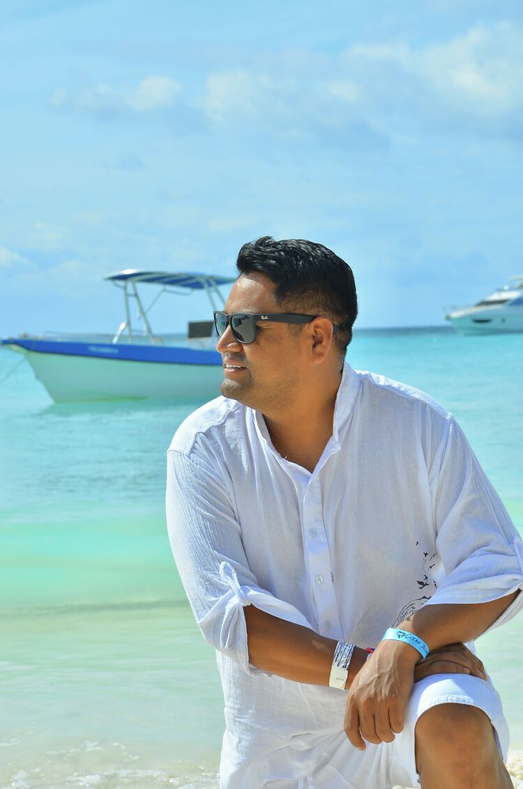  52462126  KARLO, 43 ,    