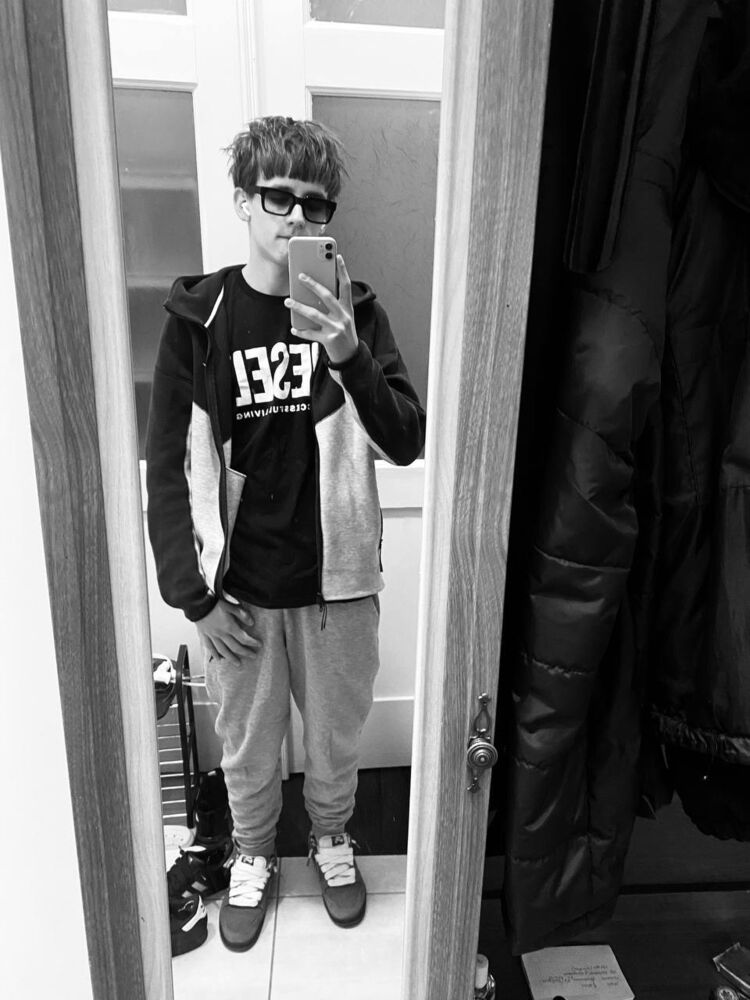 52807196  Pavel, 18 ,    Frankfurt Am Main