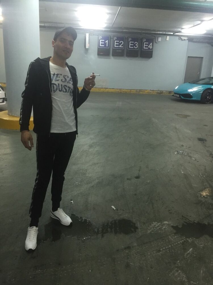  17477966  Artur, 40 ,    