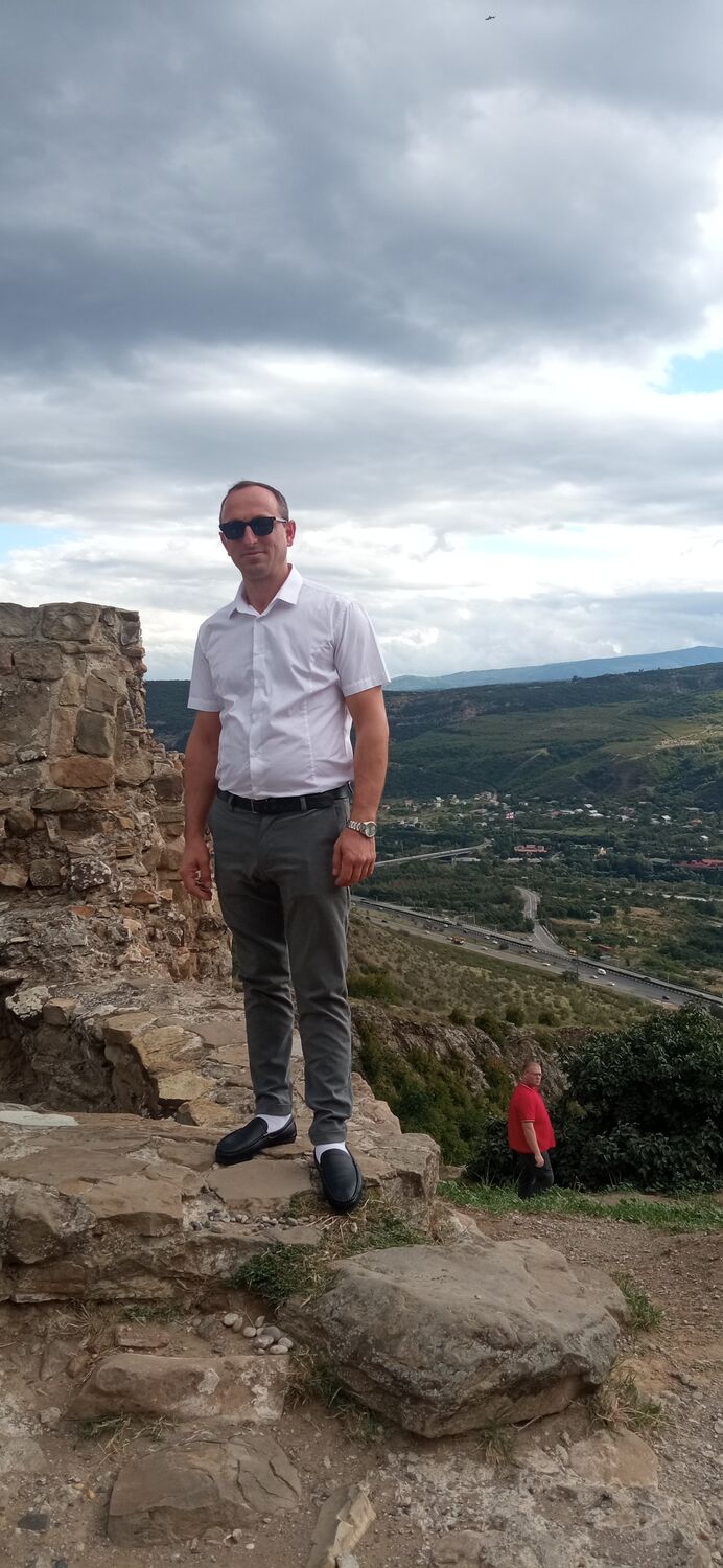  48573836  Irakli, 38 ,    