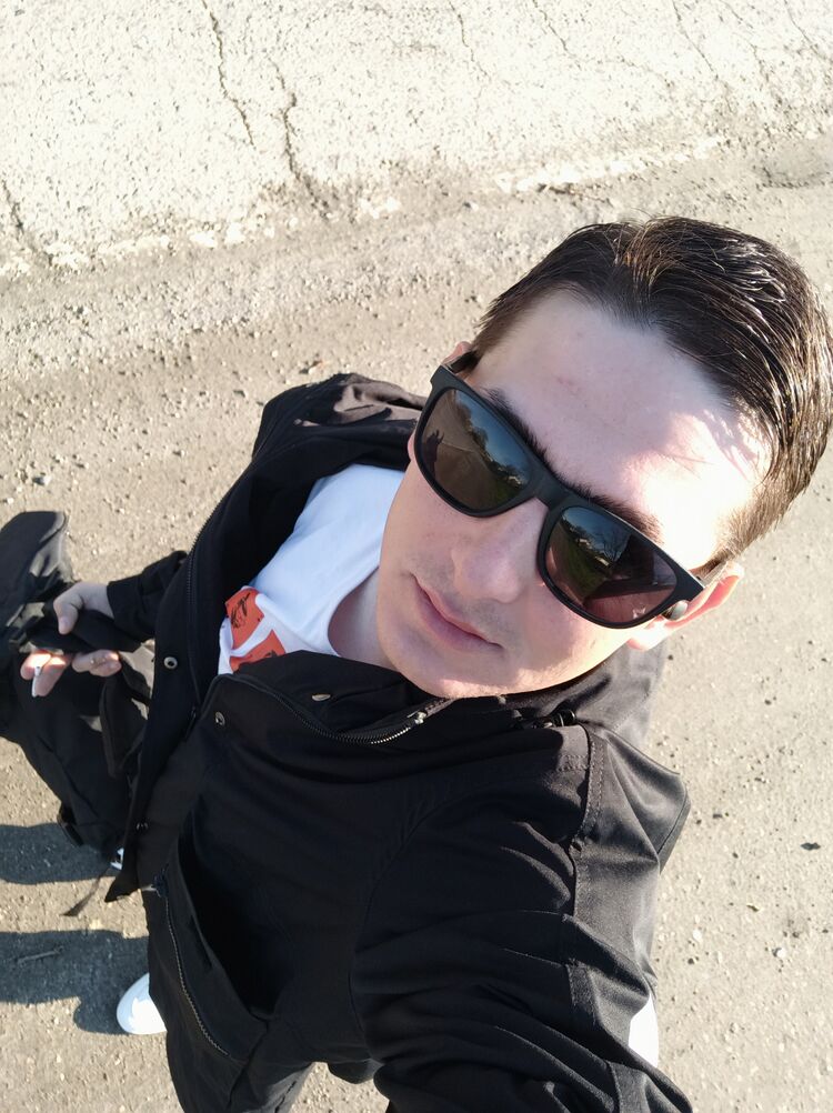  26741356  Viktor, 30 ,    
