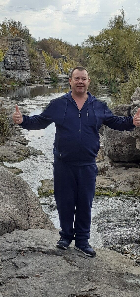  19679436  Andriy, 52 ,    