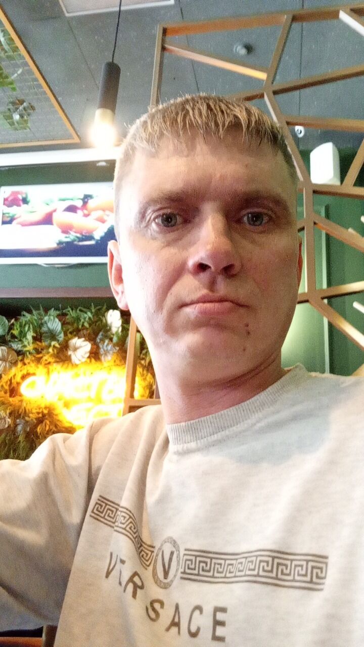 42116036  Denis, 40 ,    