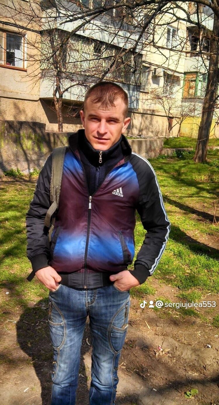  33968776  Sergiu, 40 ,    