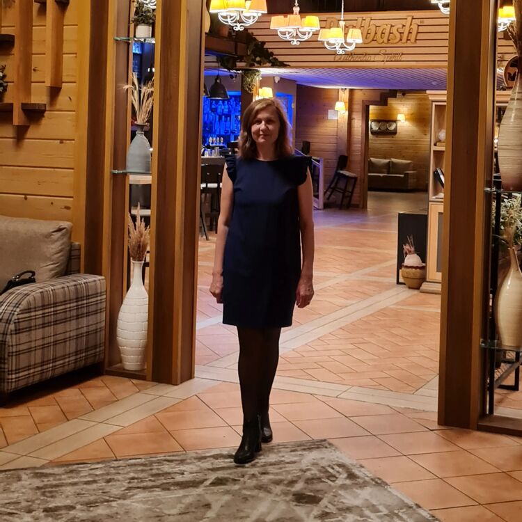  49622686  Helena, 50 ,    