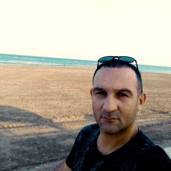  43493846  Emil, 47 ,    