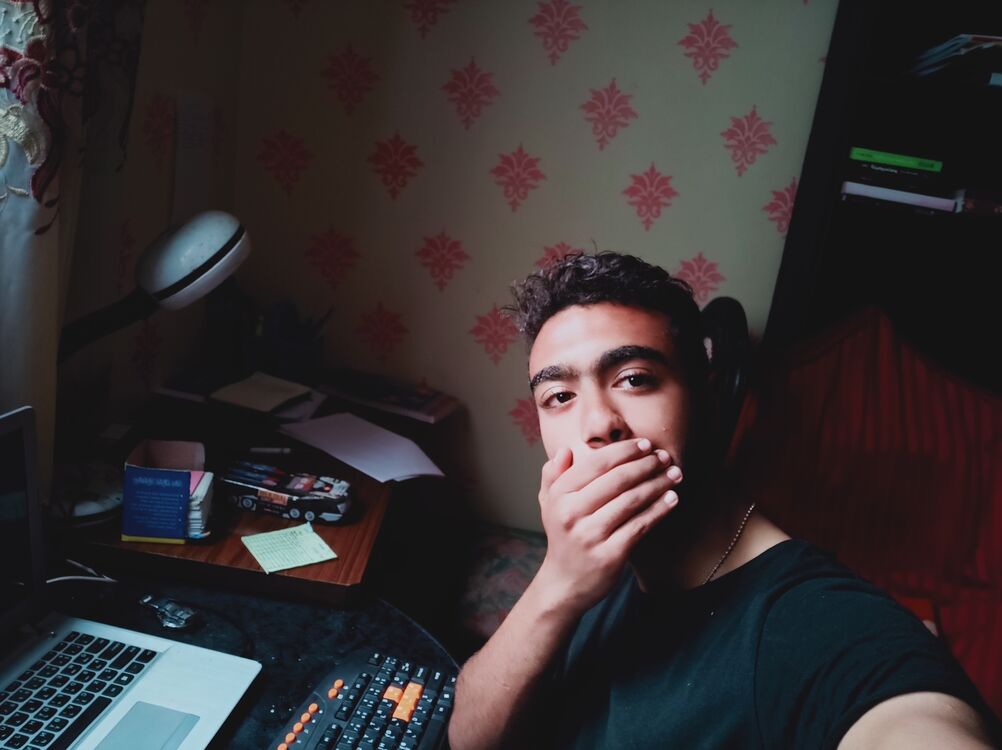  25080486  Mohamed hega, 28 ,    