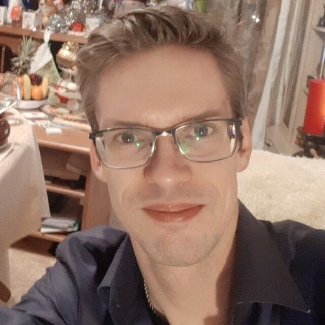  34230406  Anton, 33 ,    