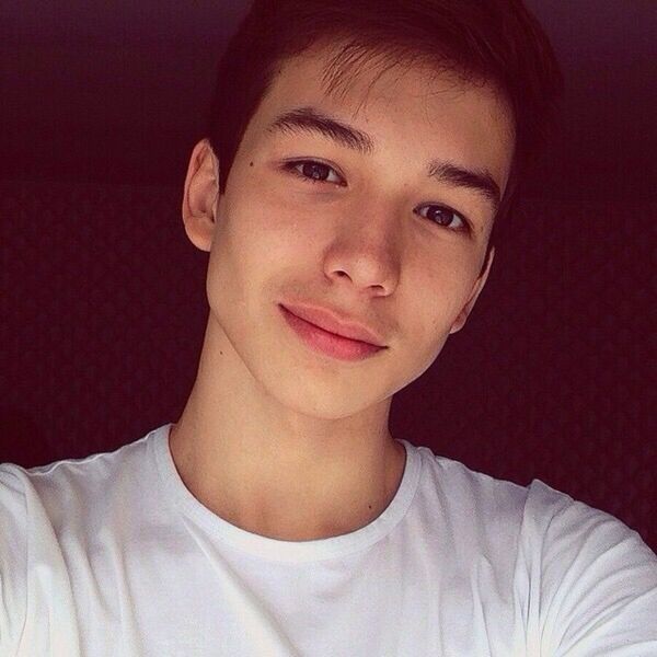  26108416  Nick, 21 ,    