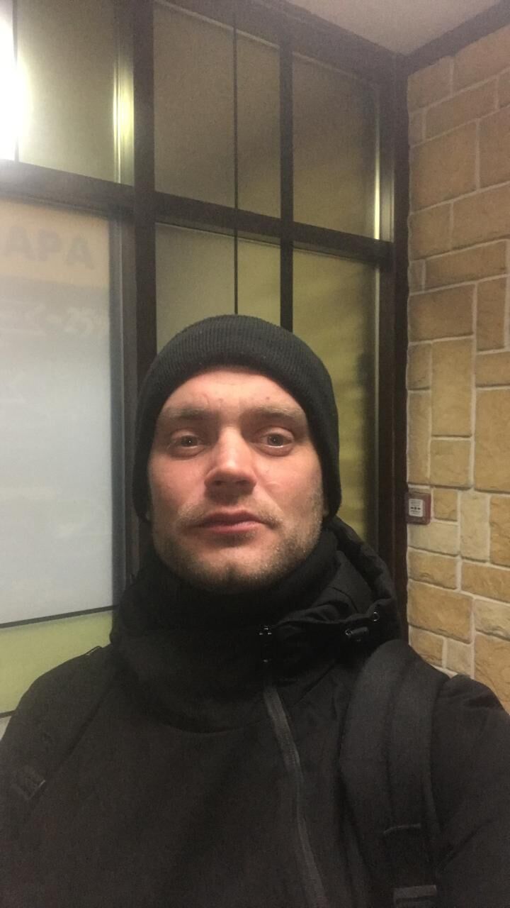  49378126  Viktor, 34 ,    