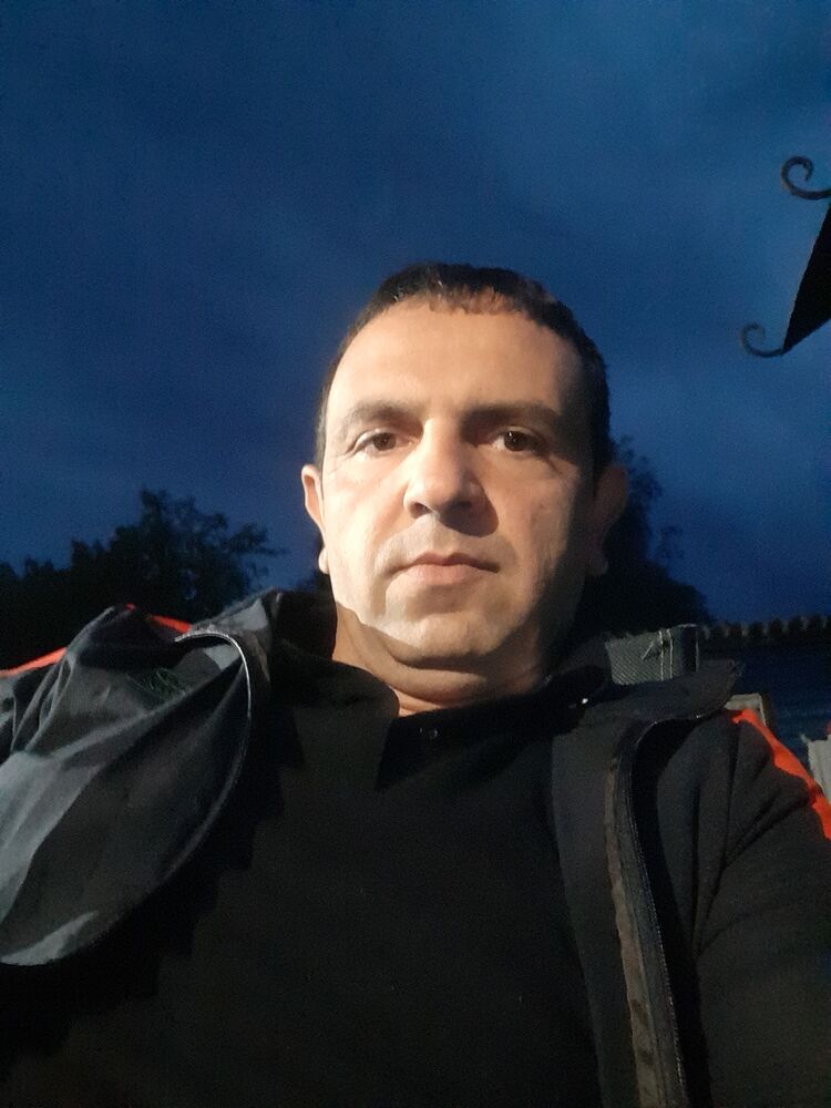  28678066  Artur, 39 ,    