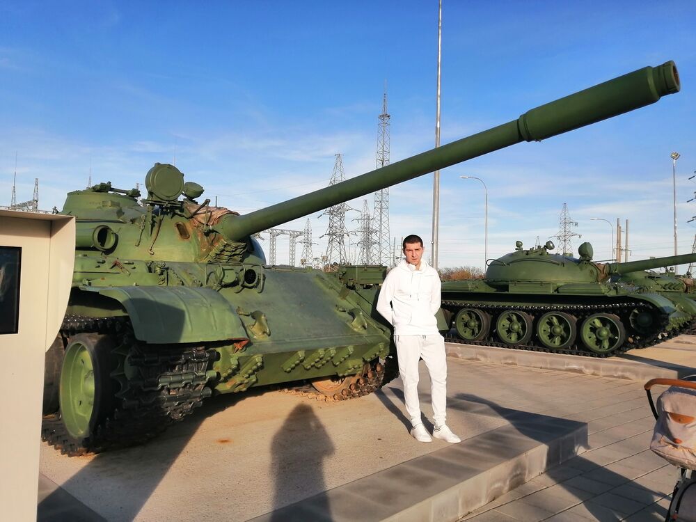  33082316  Ivan, 36 ,    