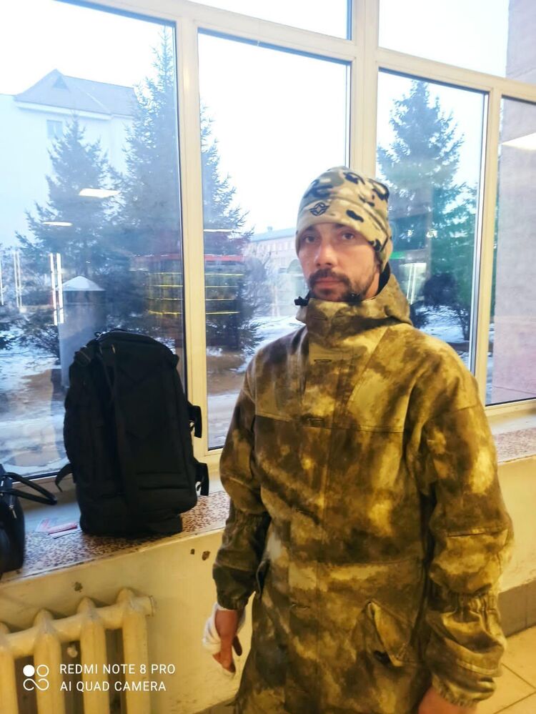  40772396  Viktor, 33 ,    