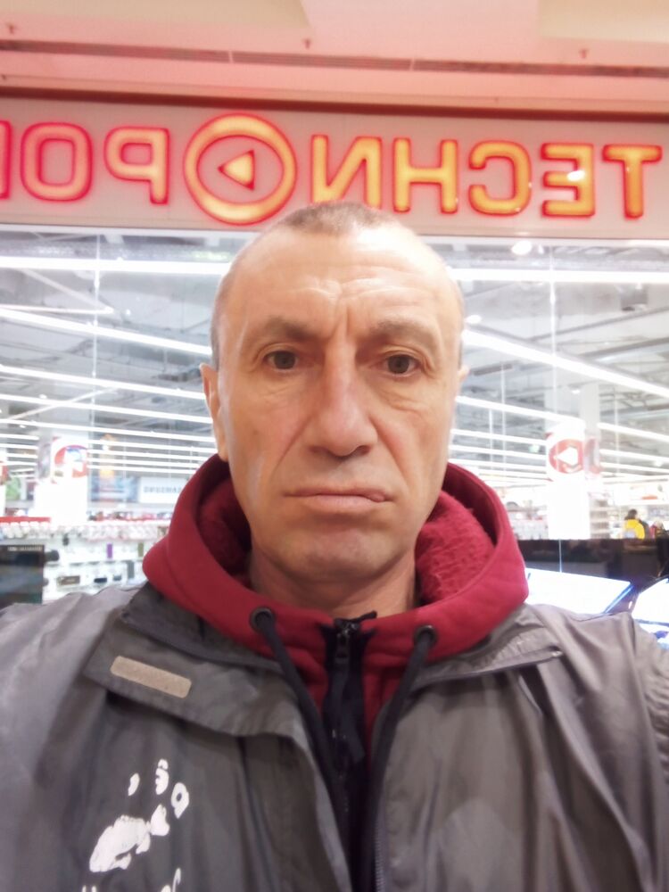  40914226  Stephen, 52 ,    